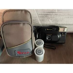 Fujifilm DL-& 35mm compact-and-shoot film camera with film